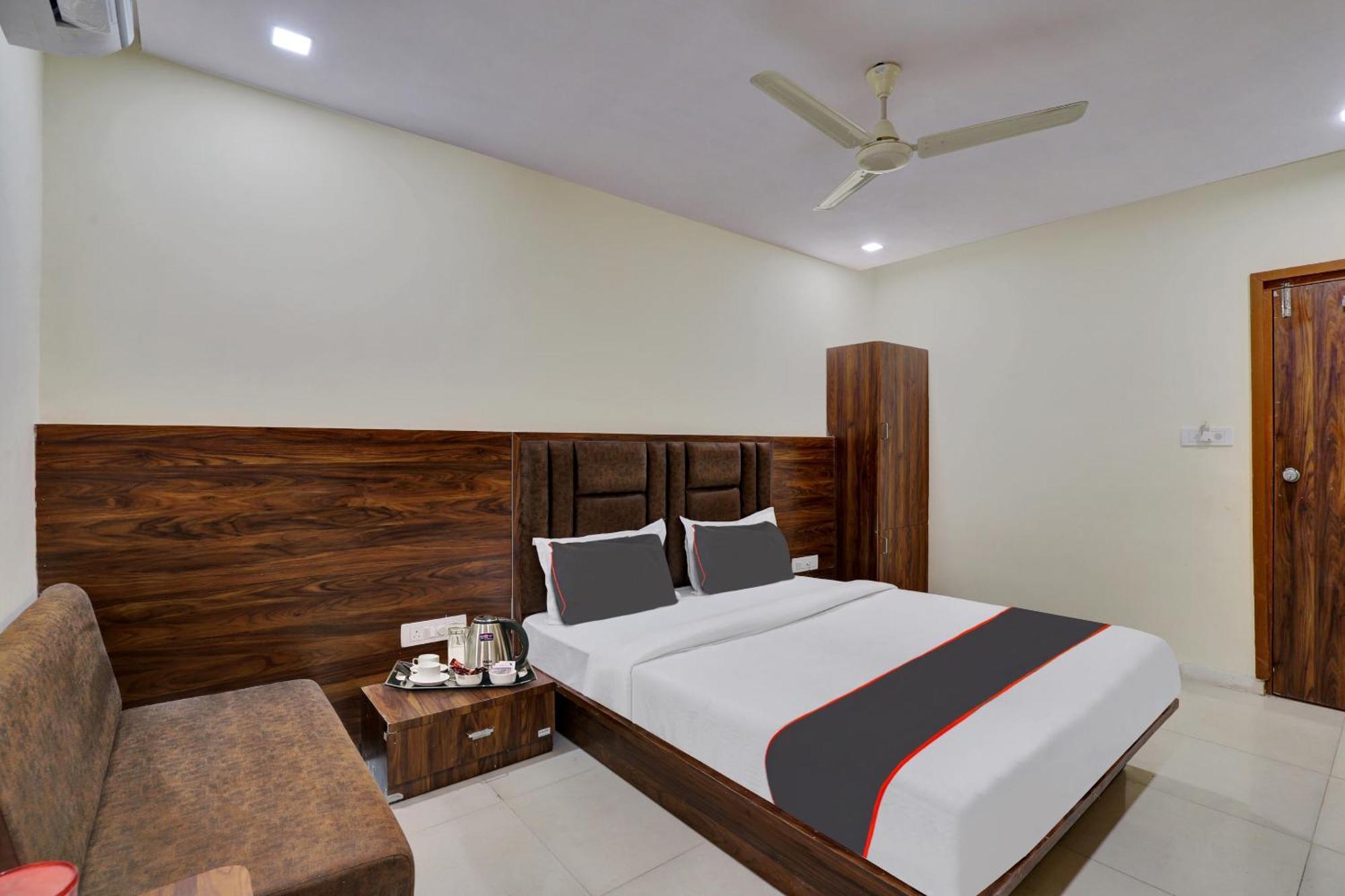 Hotel O Neelkamal 阿穆达巴 外观 照片