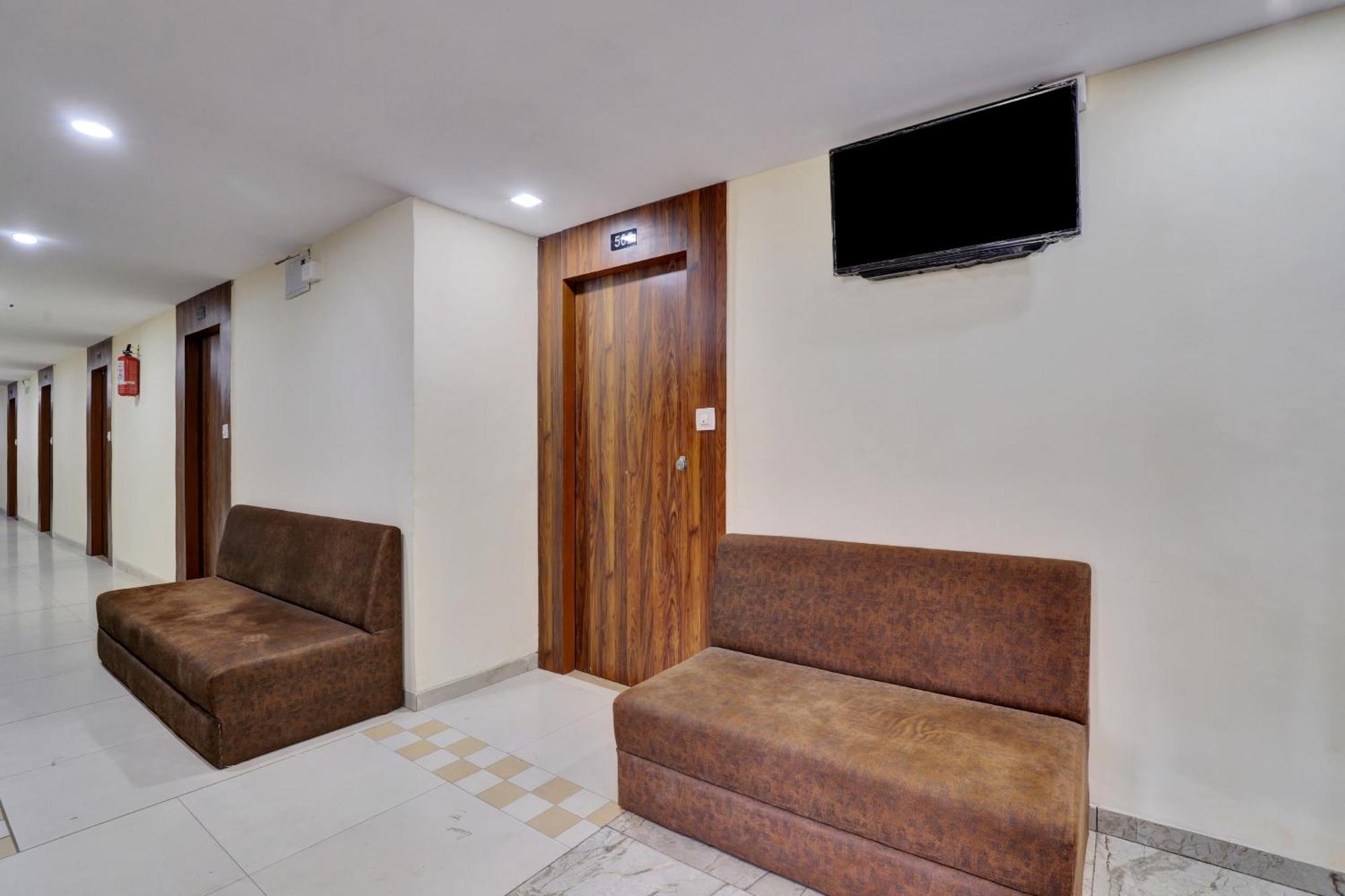 Hotel O Neelkamal 阿穆达巴 外观 照片