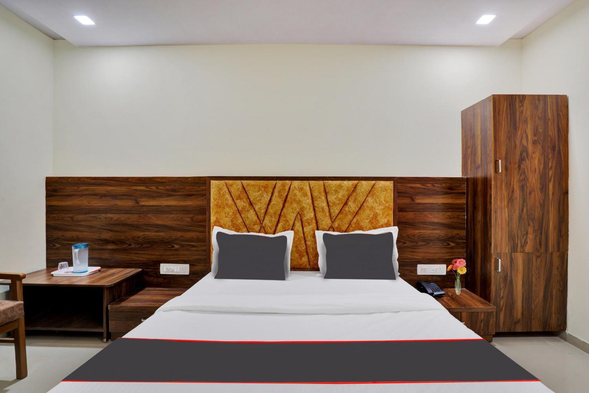 Hotel O Neelkamal 阿穆达巴 外观 照片